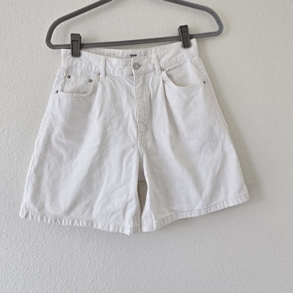 Bershka White Denim Vintage  Vibes High Waisted Shorts size 4 - Picture 1 of 15